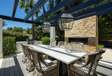 Przedstawiamy Auriga 36, willę, która doskonale łączy klasyczne elementy zewnętrzne z wysokiej jakości wnętrzami, położoną w prestiżowej dzielnicy Nueva Andalucía - jednej z najbardziej pożądanych lokalizacji w Marbelli.