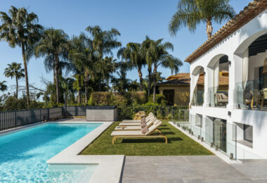 Villa Zafira to uroczy śródziemnomorski ośrodek, który płynnie łączy tradycyjny urok z wyrafinowanymi współczesnymi akcentami.