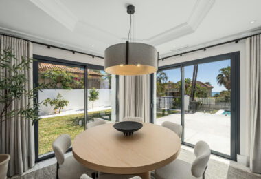 Villa Zafira to uroczy śródziemnomorski ośrodek, który płynnie łączy tradycyjny urok z wyrafinowanymi współczesnymi akcentami.