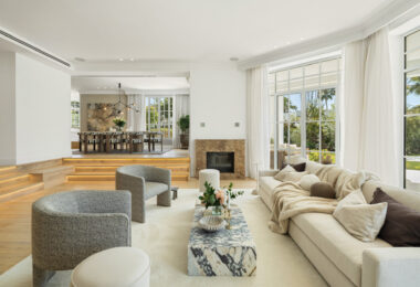 Witamy w Villa Karina, wspaniałej luksusowej willi z 5 sypialniami położonej w samym sercu Nueva Andalucía, oferującej idealne połączenie elegancji, komfortu i doskonałej lokalizacji.