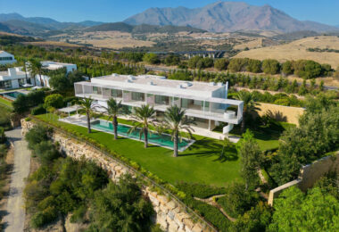 Emanująca bogactwem i wyrafinowaniem, ta wyjątkowa willa na nowo definiuje pojęcie luksusowego życia w ośrodku golfowym.