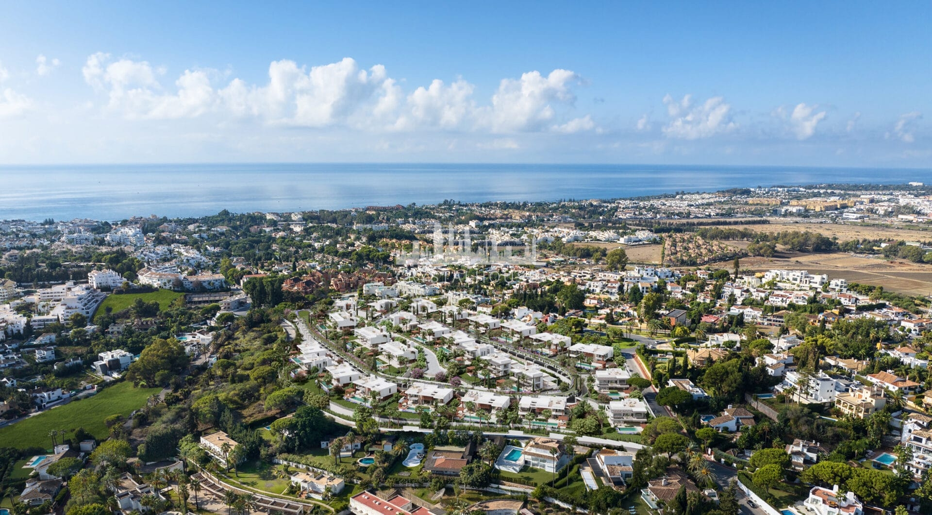 Avenue Marbella zapewnia mieszkańcom luksusową ucieczkę, która ucieleśnia prawdziwą esencję luksusowego życia.