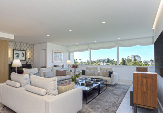 Położony w jednej z najbardziej renomowanych społeczności golfowych w Guadalmina Alta.