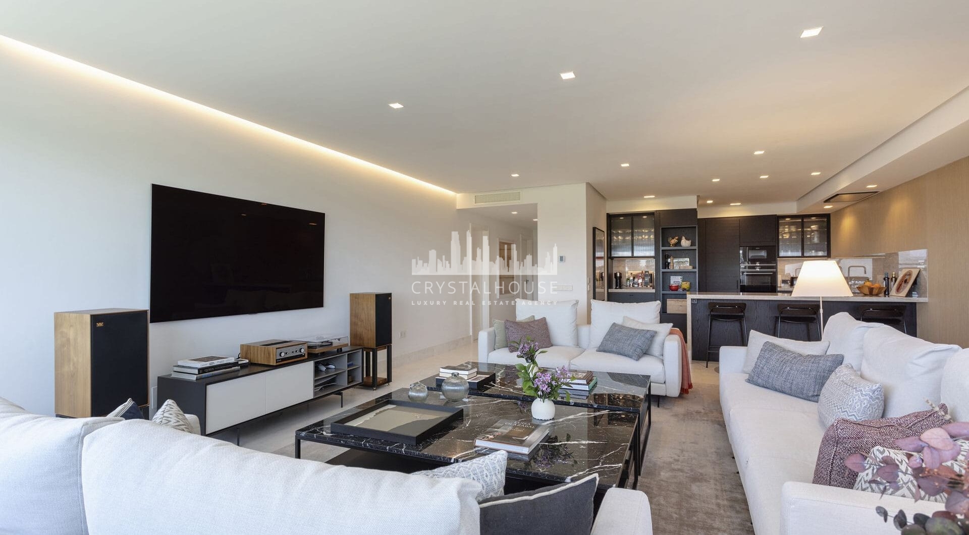 Położony w jednej z najbardziej renomowanych społeczności golfowych w Guadalmina Alta.