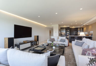 Położony w jednej z najbardziej renomowanych społeczności golfowych w Guadalmina Alta.