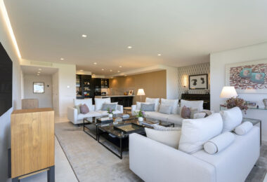 Położony w jednej z najbardziej renomowanych społeczności golfowych w Guadalmina Alta.