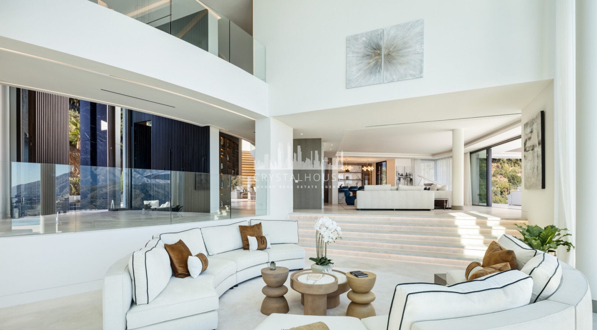 El Unico to bardzo luksusowa willa z panoramicznym widokiem na Morze Śródziemne, położona w zamkniętym i bezpiecznym kurorcie La Zagaleta Resort and Country Club, który jest uznawany za najbardziej ekskluzywną urbanizację w całej Europie.