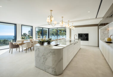 El Unico to bardzo luksusowa willa z panoramicznym widokiem na Morze Śródziemne, położona w zamkniętym i bezpiecznym kurorcie La Zagaleta Resort and Country Club, który jest uznawany za najbardziej ekskluzywną urbanizację w całej Europie.