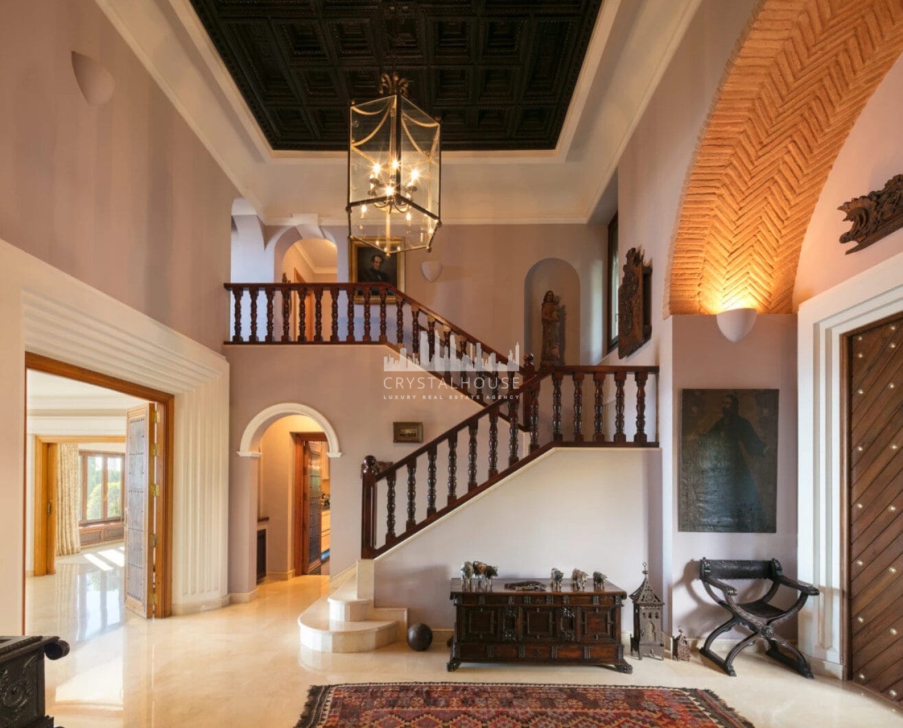 Luksusowa rezydencja w Sierra Blanca, Marbella Golden MileKlasyczna willa z nowoczesnym pensjonatem i basenem na dużej działce w sercu Sierra Blanca, Marbella Golden Mile.