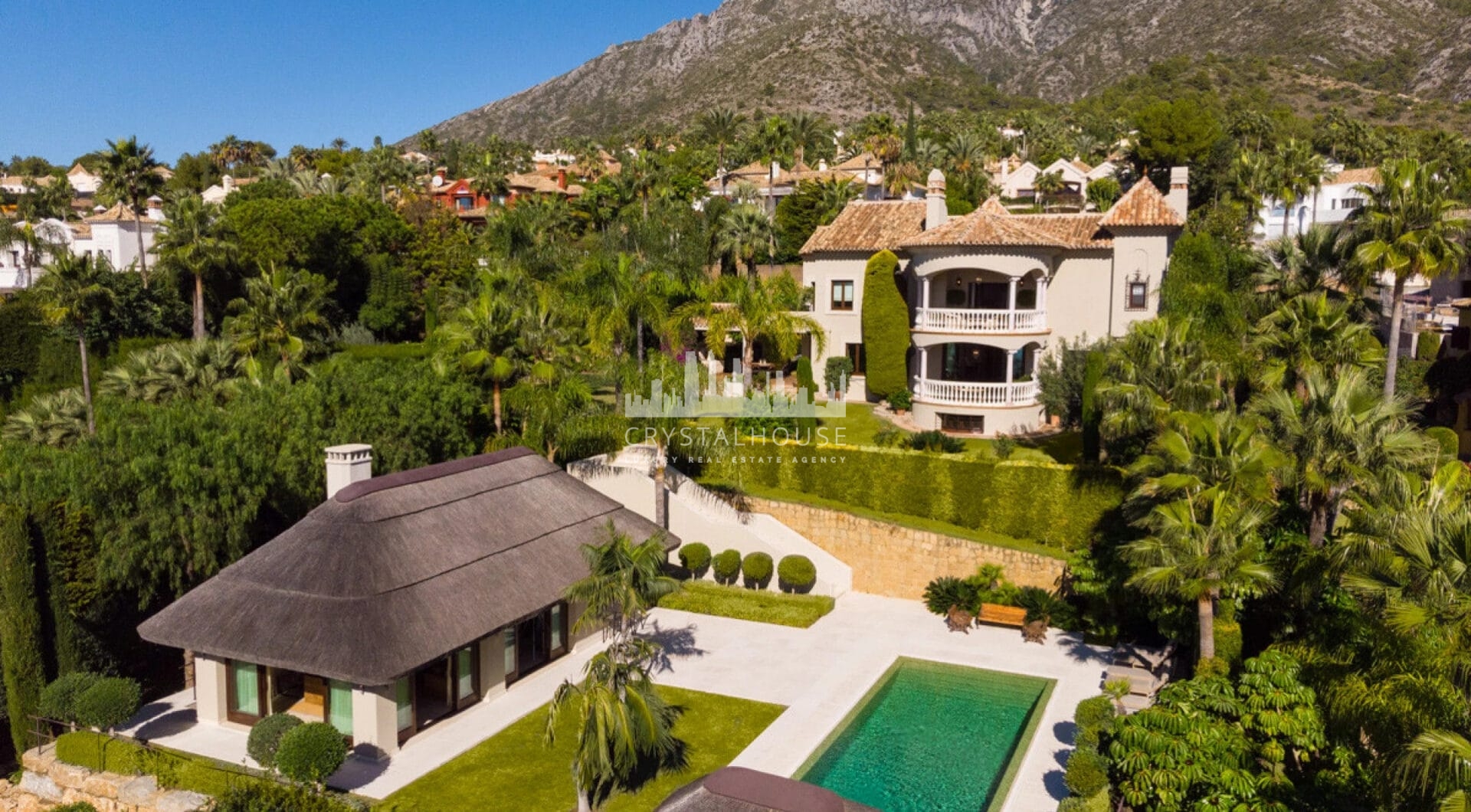 Luksusowa rezydencja w Sierra Blanca, Marbella Golden MileKlasyczna willa z nowoczesnym pensjonatem i basenem na dużej działce w sercu Sierra Blanca, Marbella Golden Mile.