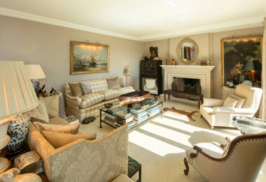 Luksusowa rezydencja w Sierra Blanca, Marbella Golden MileKlasyczna willa z nowoczesnym pensjonatem i basenem na dużej działce w sercu Sierra Blanca, Marbella Golden Mile.