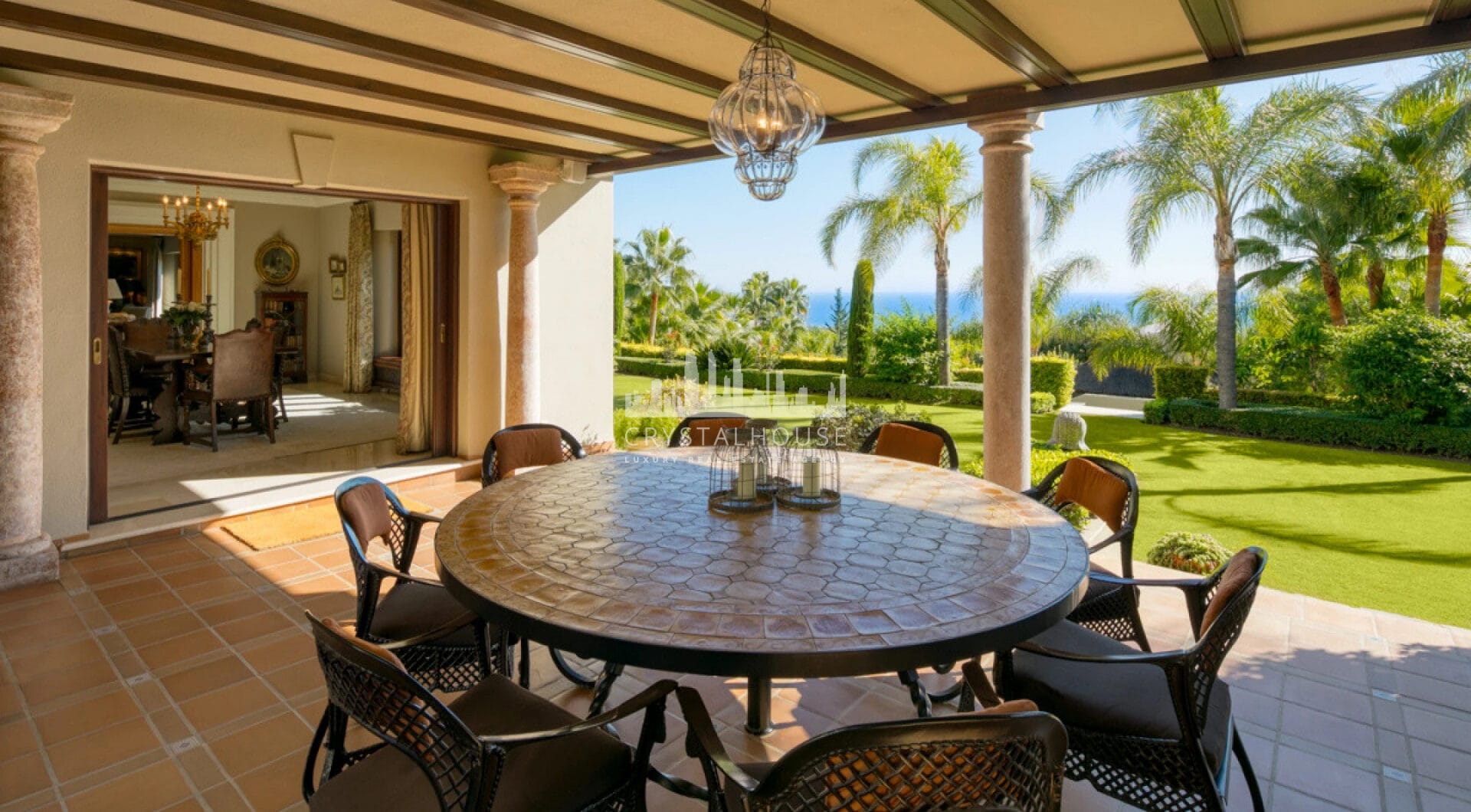 Luksusowa rezydencja w Sierra Blanca, Marbella Golden MileKlasyczna willa z nowoczesnym pensjonatem i basenem na dużej działce w sercu Sierra Blanca, Marbella Golden Mile.