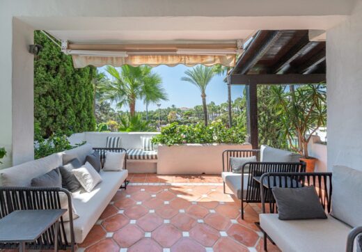 Odkryj kwintesencję nowoczesnego luksusowego stylu życia w prestiżowym Jardín Andaluz, położonym w ekskluzywnej enklawie Marina de Puente Romano.