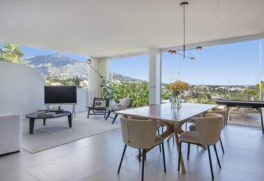 Doświadcz luksusowego życia w tym oszałamiającym apartamencie na parterze położonym w prestiżowym Palacetes de Les Belvederes.