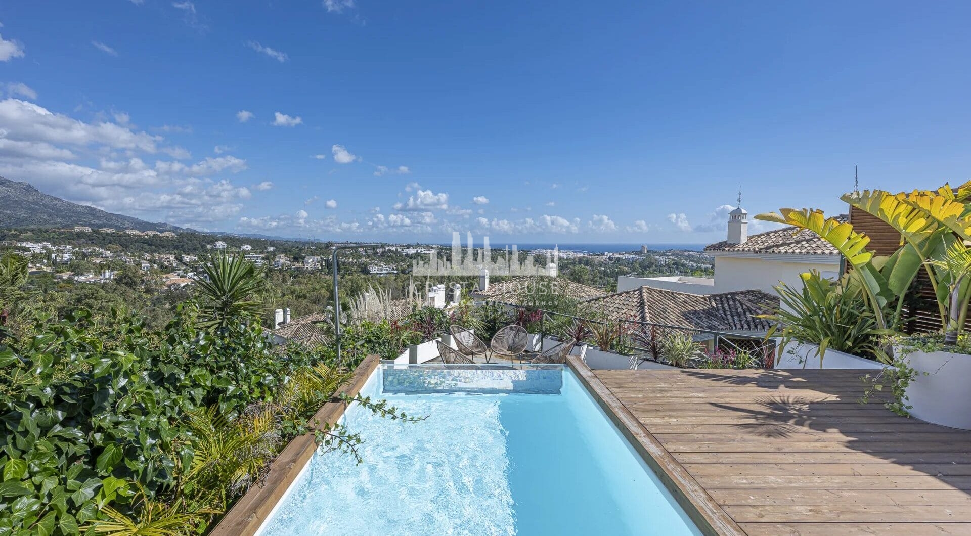 Doświadcz luksusowego życia w tym oszałamiającym apartamencie na parterze położonym w prestiżowym Palacetes de Les Belvederes.