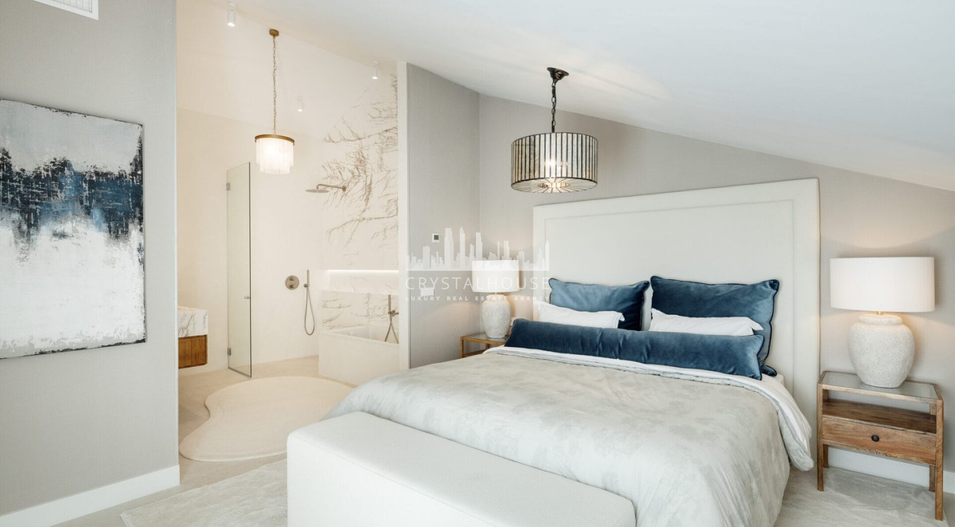 Położony w popularnej okolicy Marbella Golden Mile, Costa PH to wyjątkowy dwupoziomowy penthouse z panoramicznym widokiem na morze i góry.