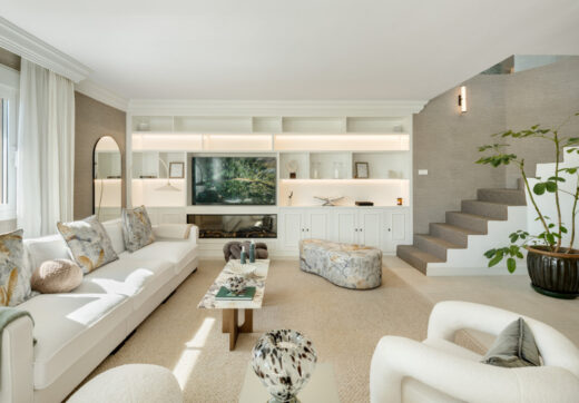 Położony w popularnej okolicy Marbella Golden Mile, Costa PH to wyjątkowy dwupoziomowy penthouse z panoramicznym widokiem na morze i góry.