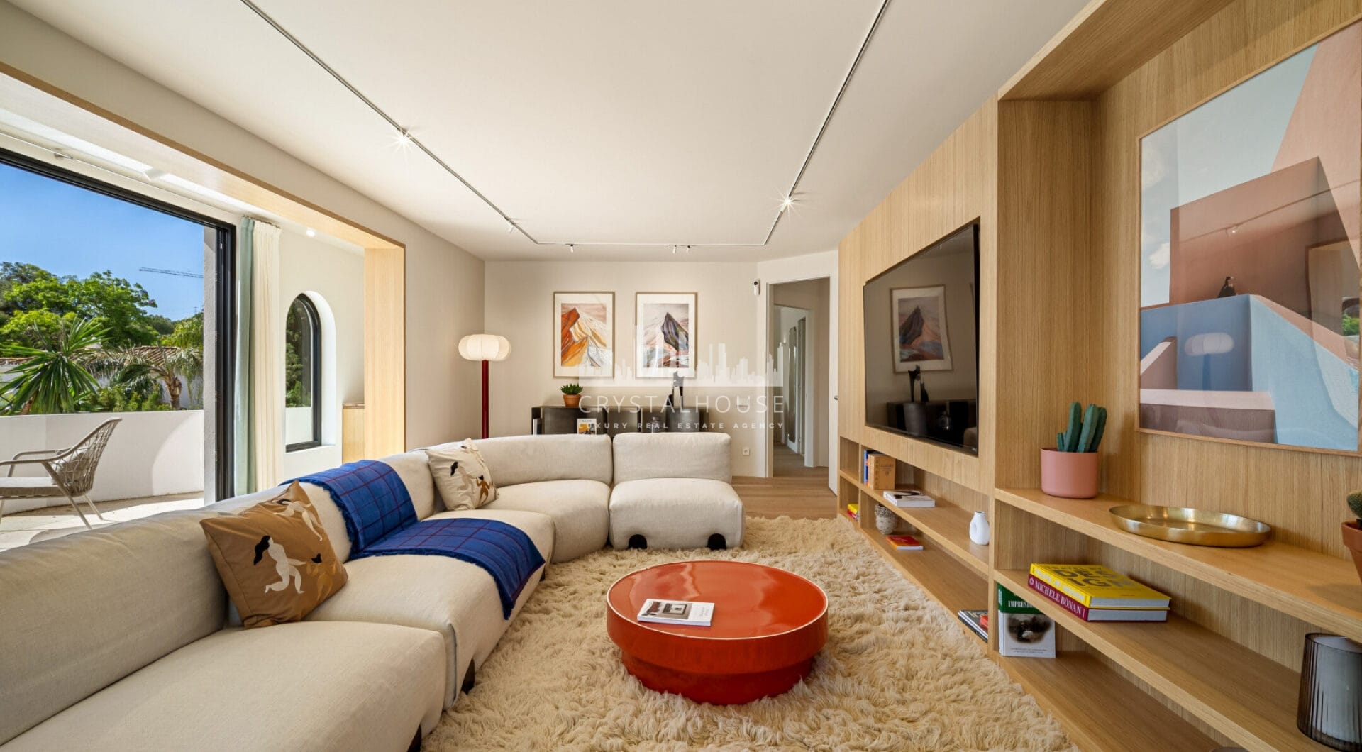 Villa Madrisa to przepiękna willa w stylu śródziemnomorskim położona w samym sercu Nueva Andalucía.