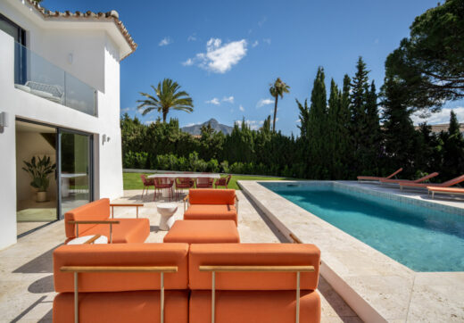 Villa Madrisa to przepiękna willa w stylu śródziemnomorskim położona w samym sercu Nueva Andalucía.