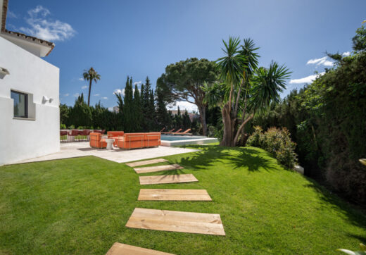 Villa Madrisa to przepiękna willa w stylu śródziemnomorskim położona w samym sercu Nueva Andalucía.