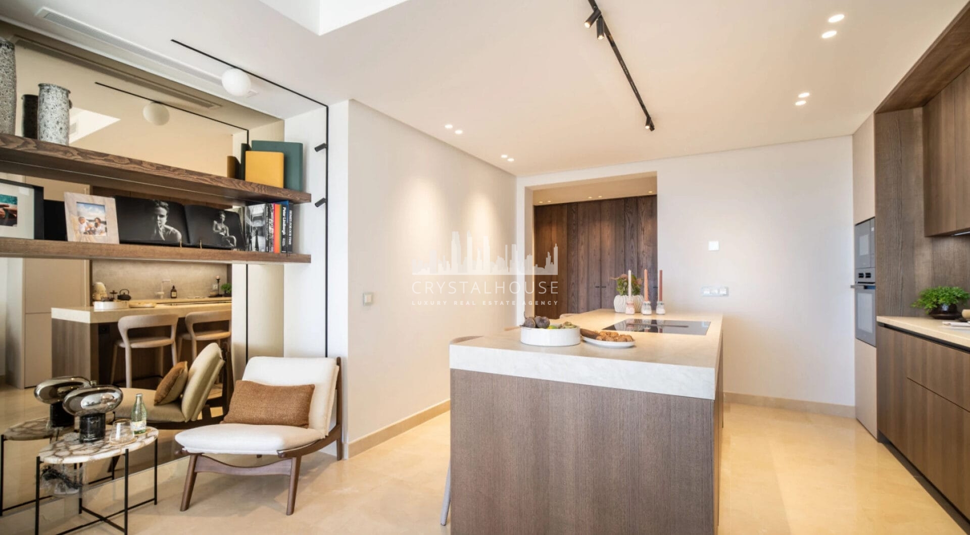 Odkryj kwintesencję luksusowego życia dzięki temu wyjątkowemu penthouse'owi w Buenavista, La Quinta, położonemu w idealnym miejscu, z którego można podziwiać panoramiczne widoki na morze, góry i okoliczne pola golfowe.