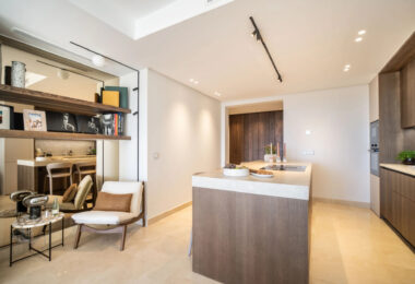 Odkryj kwintesencję luksusowego życia dzięki temu wyjątkowemu penthouse'owi w Buenavista, La Quinta, położonemu w idealnym miejscu, z którego można podziwiać panoramiczne widoki na morze, góry i okoliczne pola golfowe.