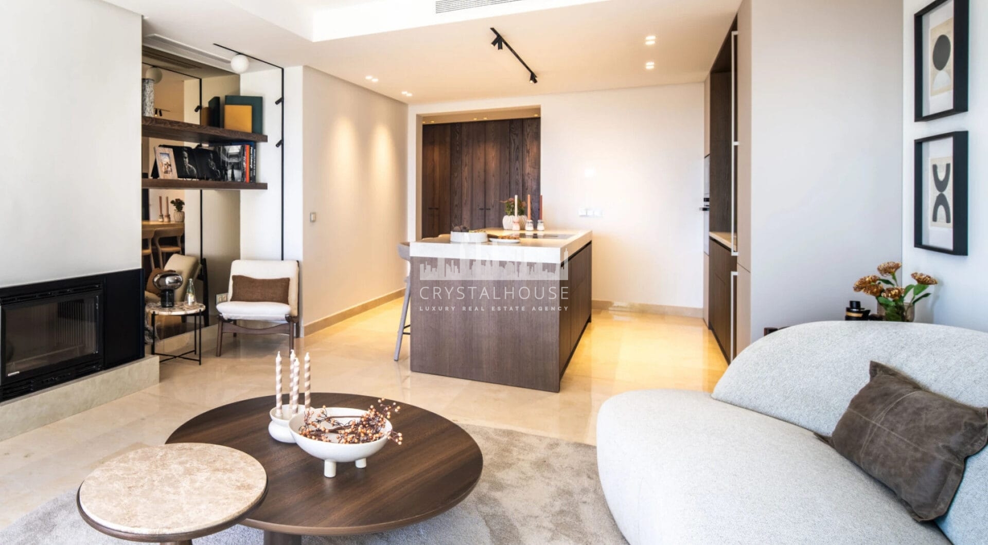 Odkryj kwintesencję luksusowego życia dzięki temu wyjątkowemu penthouse'owi w Buenavista, La Quinta, położonemu w idealnym miejscu, z którego można podziwiać panoramiczne widoki na morze, góry i okoliczne pola golfowe.