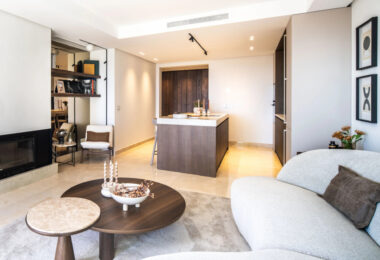 Odkryj kwintesencję luksusowego życia dzięki temu wyjątkowemu penthouse'owi w Buenavista, La Quinta, położonemu w idealnym miejscu, z którego można podziwiać panoramiczne widoki na morze, góry i okoliczne pola golfowe.