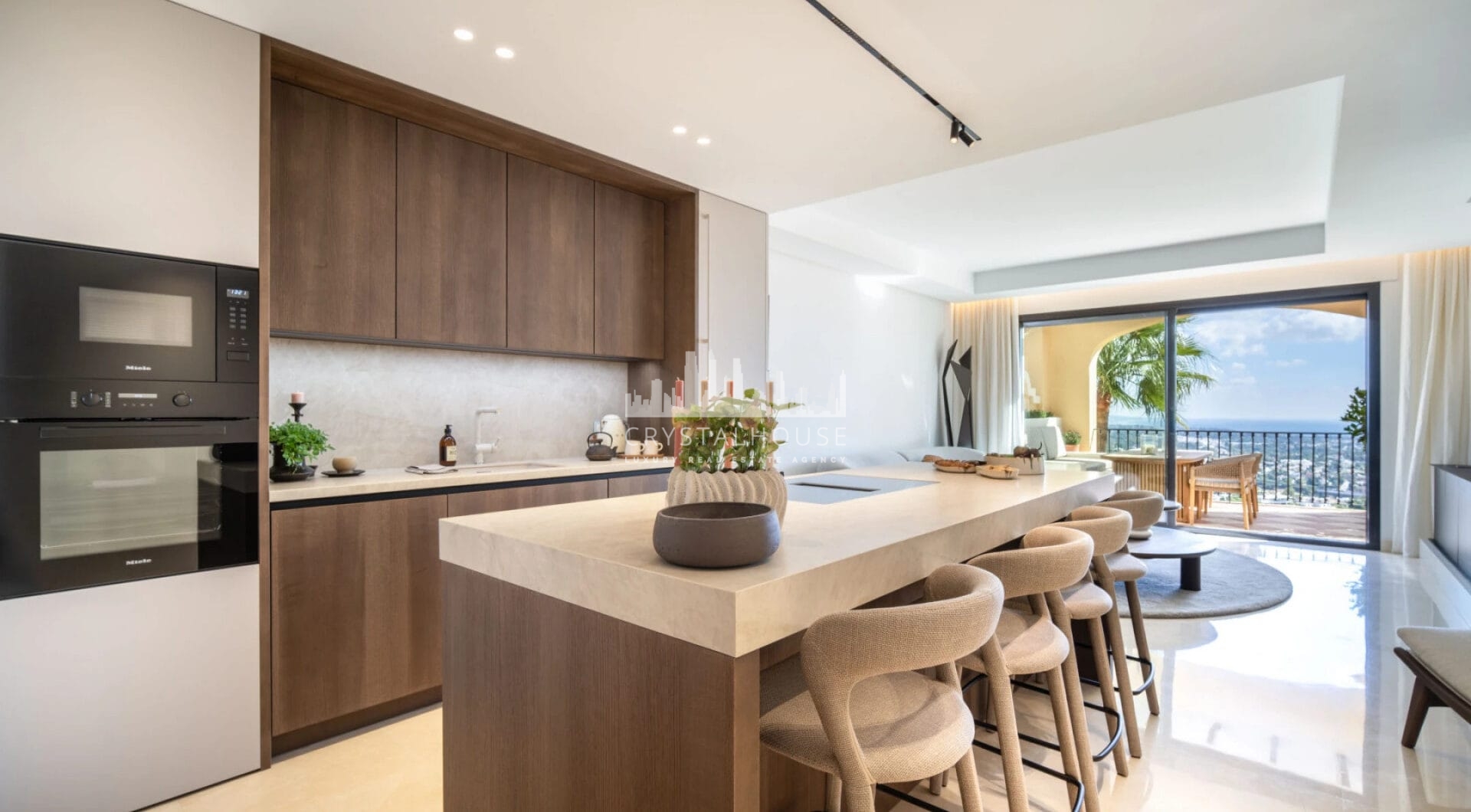 Odkryj kwintesencję luksusowego życia dzięki temu wyjątkowemu penthouse'owi w Buenavista, La Quinta, położonemu w idealnym miejscu, z którego można podziwiać panoramiczne widoki na morze, góry i okoliczne pola golfowe.