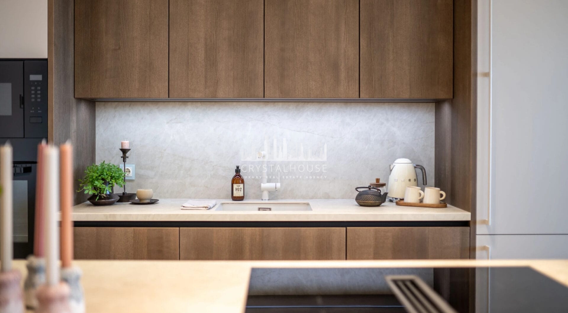 Odkryj kwintesencję luksusowego życia dzięki temu wyjątkowemu penthouse'owi w Buenavista, La Quinta, położonemu w idealnym miejscu, z którego można podziwiać panoramiczne widoki na morze, góry i okoliczne pola golfowe.