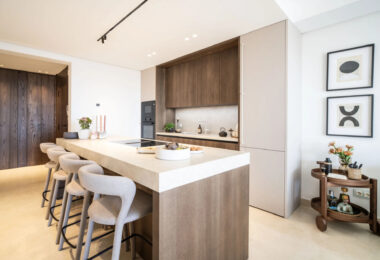 Odkryj kwintesencję luksusowego życia dzięki temu wyjątkowemu penthouse'owi w Buenavista, La Quinta, położonemu w idealnym miejscu, z którego można podziwiać panoramiczne widoki na morze, góry i okoliczne pola golfowe.