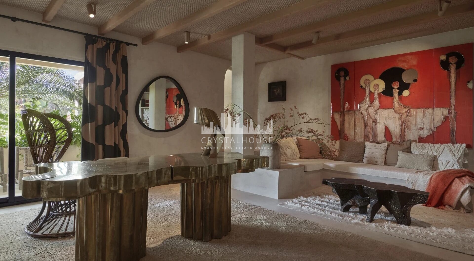 Położona w pożądanej enklawie Los Monteros Playa w Marbella East, ta niezwykła posiadłość oferuje rzadką okazję do posiadania wyjątkowego sanktuarium w jednej z najbardziej ekskluzywnych społeczności nadmorskich na Costa del Sol.