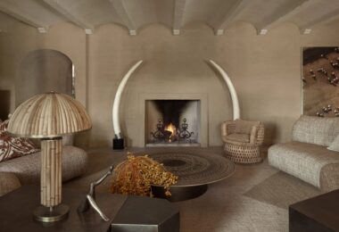 Położona w pożądanej enklawie Los Monteros Playa w Marbella East, ta niezwykła posiadłość oferuje rzadką okazję do posiadania wyjątkowego sanktuarium w jednej z najbardziej ekskluzywnych społeczności nadmorskich na Costa del Sol.