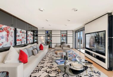 Położony w samym sercu słynnego Puerto Banus w Marbelli, ten luksusowy apartament oferuje wspaniałe wrażenia z życia w jednej z najbardziej prestiżowych lokalizacji w Hiszpanii.