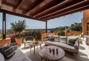 Położony w samym sercu prestiżowej społeczności Les Belvédères w Nueva Andalucía, ten niedawno odnowiony apartament z czterema sypialniami oferuje idealne połączenie nowoczesnego luksusu i komfortu.