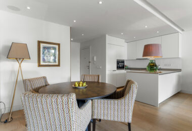 Położony w samym sercu prestiżowego kurortu Puente Romano, Drago 2-2 oferuje wyjątkowe połączenie luksusu i wygody.