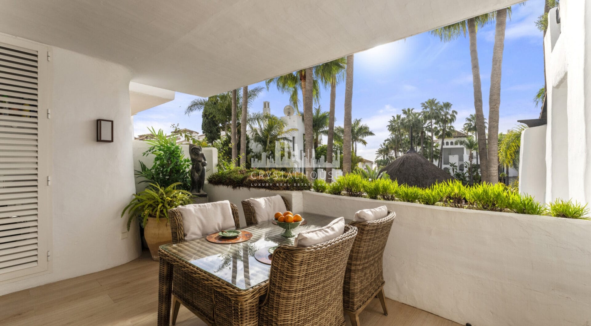 Położony w samym sercu prestiżowego kurortu Puente Romano, Drago 2-2 oferuje wyjątkowe połączenie luksusu i wygody.