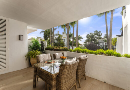 Położony w samym sercu prestiżowego kurortu Puente Romano, Drago 2-2 oferuje wyjątkowe połączenie luksusu i wygody.