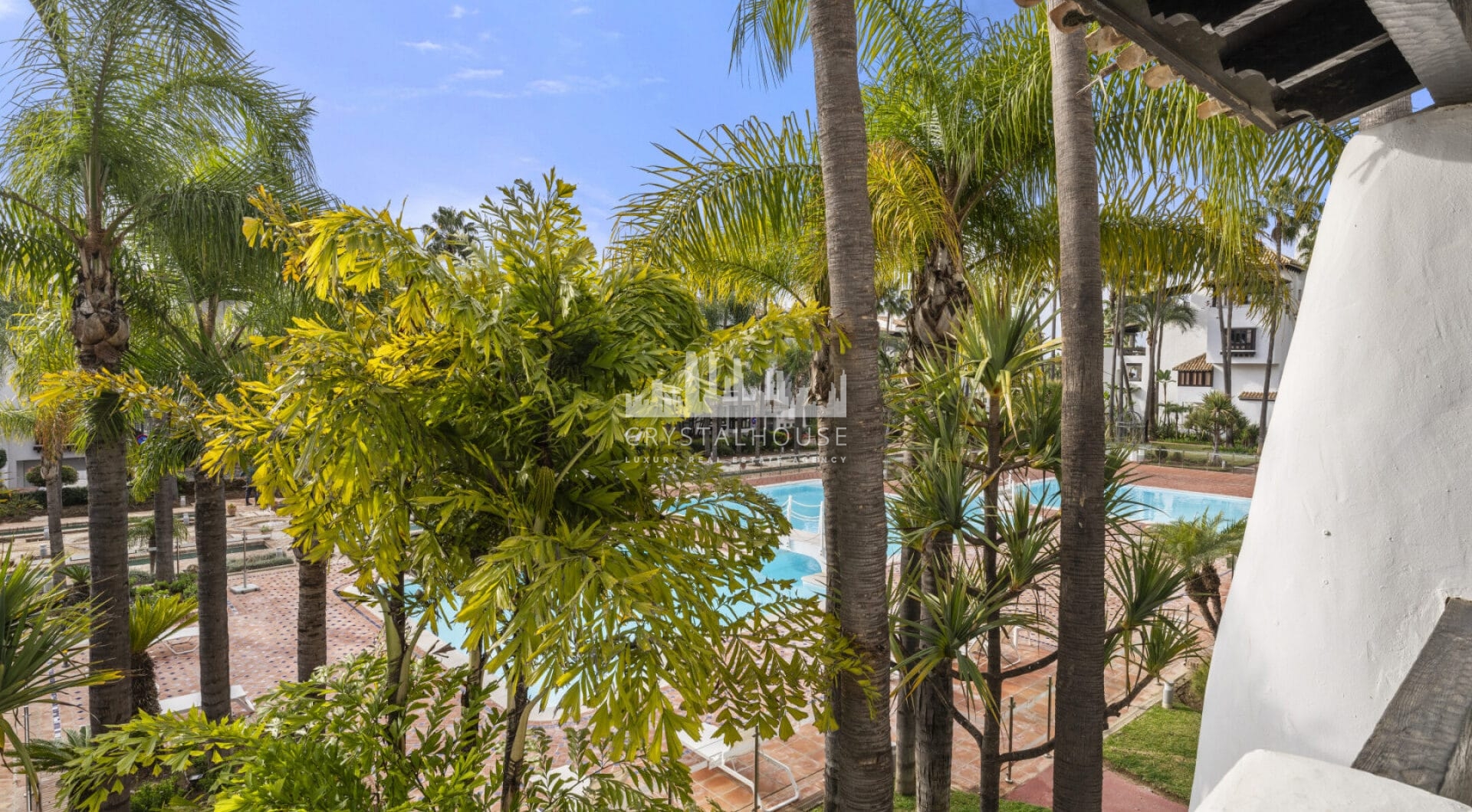 Położony w samym sercu prestiżowego kurortu Puente Romano, Drago 2-2 oferuje wyjątkowe połączenie luksusu i wygody.