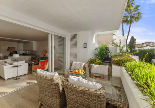 Położony w samym sercu prestiżowego kurortu Puente Romano, Drago 2-2 oferuje wyjątkowe połączenie luksusu i wygody.