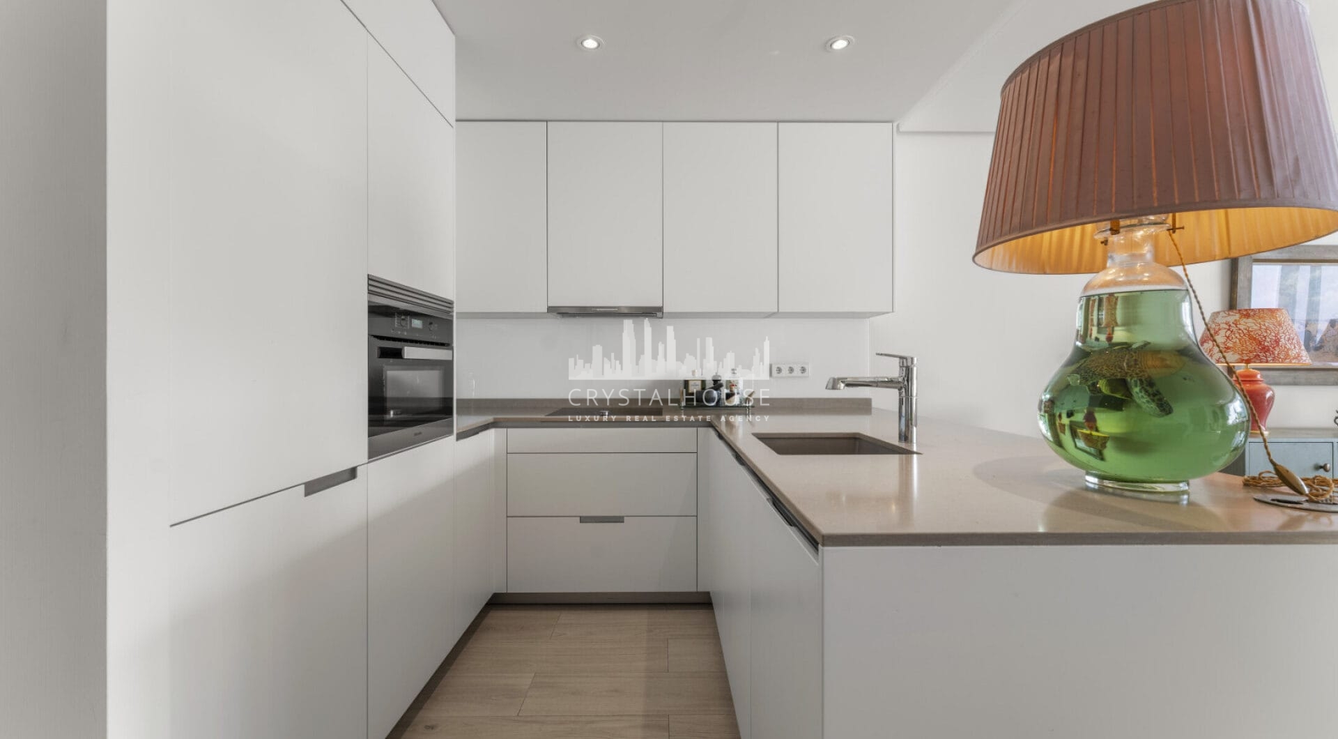 Położony w samym sercu prestiżowego kurortu Puente Romano, Drago 2-2 oferuje wyjątkowe połączenie luksusu i wygody.