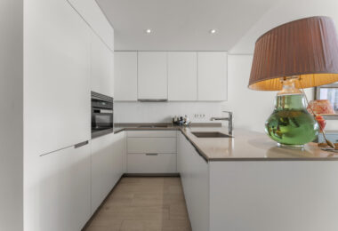 Położony w samym sercu prestiżowego kurortu Puente Romano, Drago 2-2 oferuje wyjątkowe połączenie luksusu i wygody.