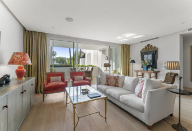 Położony w samym sercu prestiżowego kurortu Puente Romano, Drago 2-2 oferuje wyjątkowe połączenie luksusu i wygody.