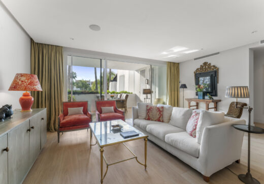 Położony w samym sercu prestiżowego kurortu Puente Romano, Drago 2-2 oferuje wyjątkowe połączenie luksusu i wygody.