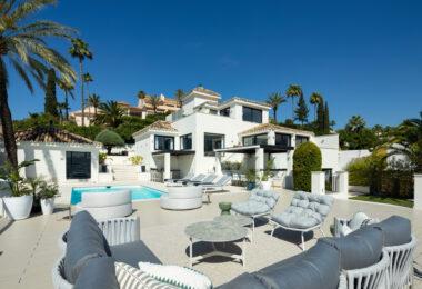 Villa Seraphina to niezwykła, niedawno odnowiona willa, która zachwyca architekturą i wystrojem wnętrz oraz położeniem w atrakcyjnej lokalizacji.