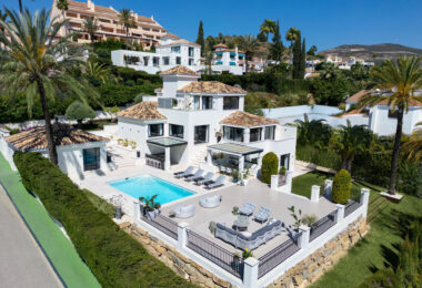 Villa Seraphina to niezwykła, niedawno odnowiona willa, która zachwyca architekturą i wystrojem wnętrz oraz położeniem w atrakcyjnej lokalizacji.