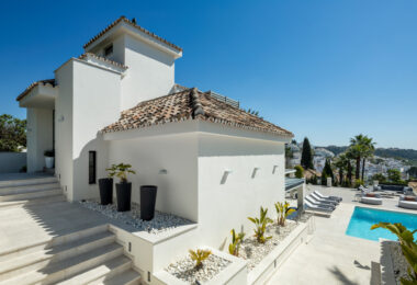 Villa Seraphina to niezwykła, niedawno odnowiona willa, która zachwyca architekturą i wystrojem wnętrz oraz położeniem w atrakcyjnej lokalizacji.