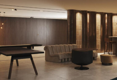 Ta zdumiewająca działka z projektem znajduje się w prestiżowej okolicy Nagüeles, gdzie gwarantowany jest spokój i bezpieczeństwo.