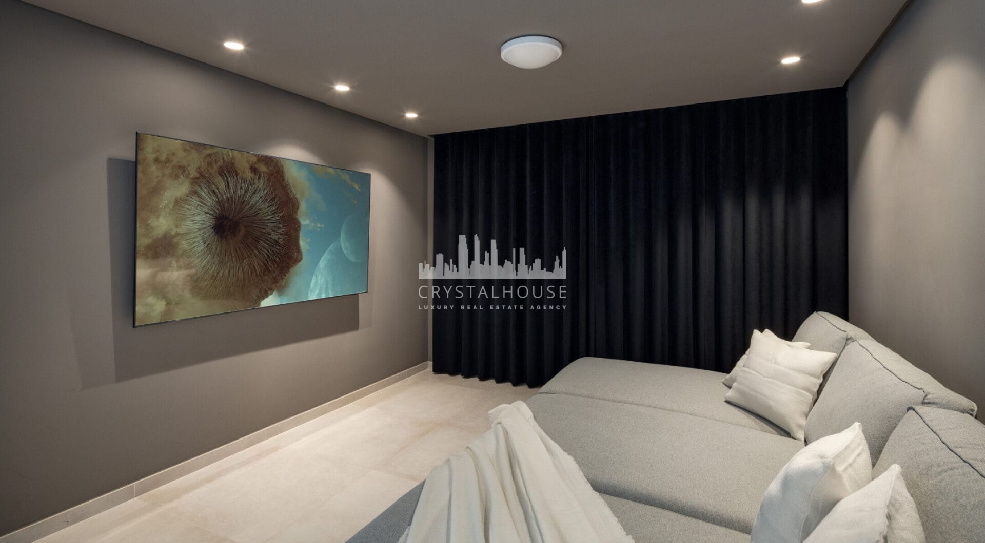 Herrojo 88 to spektakularna, nowoczesna willa położona w doskonałej lokalizacji na zamkniętym osiedlu El Herrojo Alto w La Quinta.