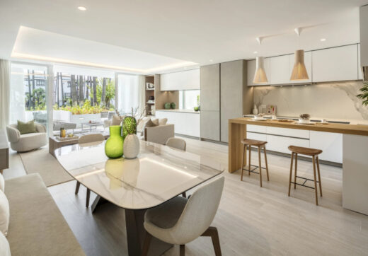 Położony w prestiżowym kurorcie Puente Romano Resort na słynnej Złotej Mili w Marbelli, Granados 11 oferuje wyjątkowe wrażenia z pobytu w nowoczesnym apartamencie.